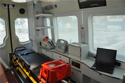 泗水县救护车内部